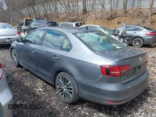 2016 Volkswagen Jetta Sport z VIN 3VWD17AJ7GM225289, wystawiony jako IAAI lot #41978267 z przebiegiem 142 556 mil mil oraz . Historia ofert i sprzedaży dostępna na DreamBid. Obrazek 14.