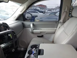 2008 GMC Sierra 1500 SLE1 z VIN 3GTEK13J58G226939, wystawiony jako IAAI lot #41340422 z przebiegiem 203 921 mil mil oraz . Historia ofert i sprzedaży dostępna na DreamBid. Obrazek 5.