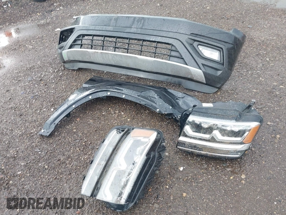 2018 Volkswagen Atlas SE с VIN 1V2CR2CA8JC566036, выставлен на аукционе IAAI как лот 42122613 с пробегом 89 691 миль миль и . История ставок и продаж доступна на DreamBid. Изображение 12.
