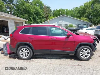 2017 Jeep Cherokee Latitude z VIN 1C4PJMCS2HW615674, wystawiony jako IAAI lot #42407282 z przebiegiem 98 185 mil mil oraz . Historia ofert i sprzedaży dostępna na DreamBid. Obrazek 14.