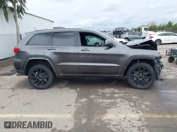 2017 Jeep Grand Cherokee Laredo with VIN 1C4RJFAG9HC885716, listed as a IAAI auction lot 41795182 with 110,613 mi miles. Bid and sale history available at carsss.com. Image 14.