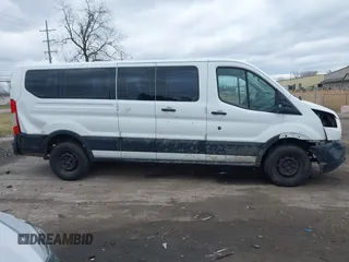 2019 Ford Transit Passenger XL z VIN 1FBZX2ZM7KKA47090, wystawiony jako IAAI lot #41823708 z przebiegiem 236 058 mil mil oraz . Historia ofert i sprzedaży dostępna na DreamBid. Obrazek 13.