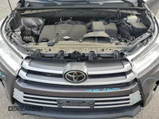 2018 Toyota Highlander SE with VIN 5TDJZRFH8JS538021, listed as a Copart auction lot 63496775 with 43,586 mi miles and Salvage title. Bid and sale history available at DreamBid. Image 12.