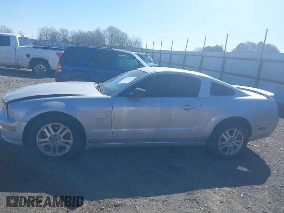 2006 Ford Mustang GT Deluxe with VIN 1ZVFT82H965232561, listed as a IAAI auction lot 41790551 with 222,967 mi miles and . Bid and sale history available at carsss.com. Image 14.