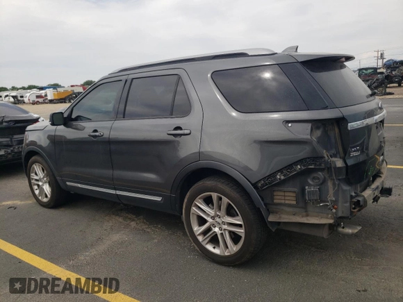 2017 Ford Explorer XLT z VIN 1FM5K8D88HGA60086, wystawiony jako Copart lot #60874065 z przebiegiem 89 286 mil mil oraz Szkoda całkowita • Salvage title. Historia ofert i sprzedaży dostępna na DreamBid. Obrazek 2.
