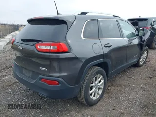 2016 Jeep Cherokee Latitude with VIN 1C4PJMCB2GW228234, listed as a IAAI auction lot 41995470 with 146,517 mi miles and . Bid and sale history available at carsss.com. Image 4.