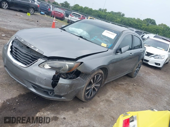 2013 Chrysler 200 Touring with VIN 1C3CCBBB4DN706903, listed as a IAAI auction lot 39901893 with 199,894 mi miles. Bid and sale history available at carsss.com. Image 2.
