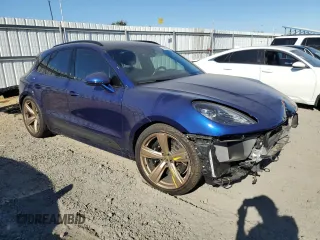 2023 Porsche Macan GTS z VIN WP1AF2A52PLB57318, wystawiony jako Copart lot #70542434 z przebiegiem 10 800 mil mil oraz Szkoda całkowita • Salvage title. Historia ofert i sprzedaży dostępna na DreamBid. Obrazek 4.