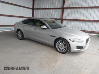 2016 Jaguar XF 35t Prestige with VIN SAJBE4BV2GCY16583, listed as a IAAI auction lot 41997274 with 81,186 mi miles. Bid and sale history available at carsss.com. Image 1.