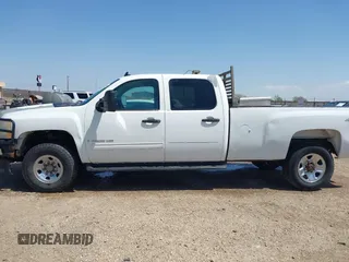 2009 Chevrolet Silverado 3500HD with VIN 1GBHK83699F159061, listed as a IAAI auction lot 41982560 with 352,309 mi miles and . Bid and sale history available at DreamBid. Image 14.