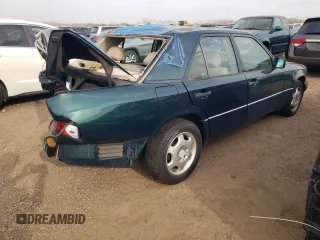 1995 Mercedes-Benz E Class with VIN WDBEA32E7SC235086, listed as a Copart auction lot 78590424 with 117,069 mi miles and Salvage Title. Bid and sale history available at carsss.com. Image 3.