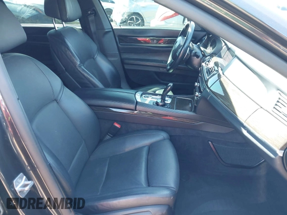 2015 BMW 7 Series 750i с VIN WBAYA8C59FD825698, выставлен на аукционе IAAI как лот 42009098 с пробегом 71 639 миль миль и . История ставок и продаж доступна на DreamBid. Изображение 5.