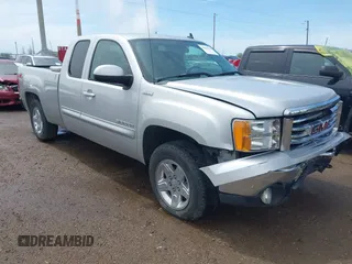 2010 GMC Sierra 1500 SLE z VIN 1GTSKVE30AZ167653, wystawiony jako IAAI lot #42085050 z przebiegiem 118 473 mil mil oraz . Historia ofert i sprzedaży dostępna na DreamBid. Obrazek 1.