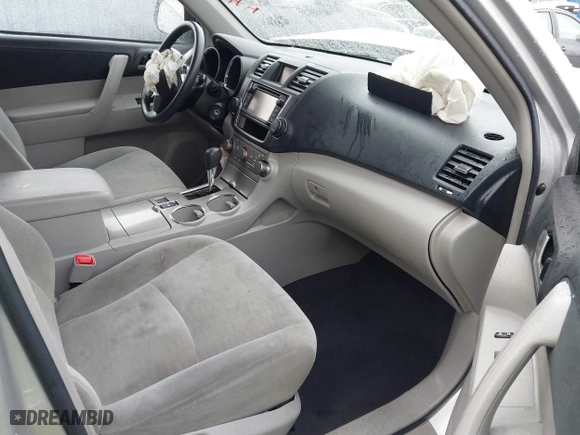 2013 Toyota Highlander with VIN 5TDZK3EH4DS103474, listed as a IAAI auction lot 41582903 with 136,596 mi miles. Bid and sale history available at carsss.com. Image 5.