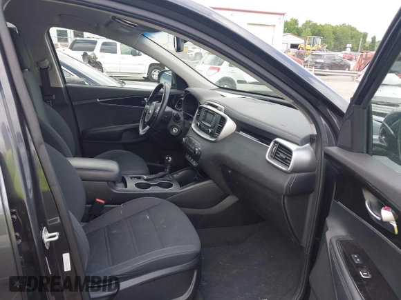 2016 Kia Sorento LX with VIN 5XYPG4A3XGG117695, listed as a IAAI auction lot 42158518 with 86,318 mi miles. Bid and sale history available at carsss.com. Image 5.
