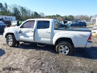 2013 Toyota Tacoma PreRunner with VIN 3TMJU4GN4DM150682, listed as a IAAI auction lot 41206289 with 66,179 mi miles. Bid and sale history available at carsss.com. Image 14.
