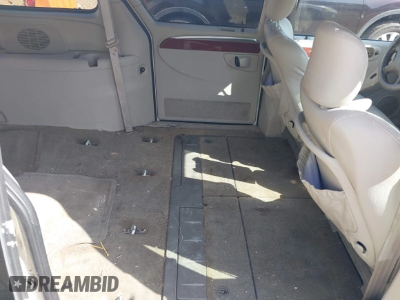 2005 Chrysler Town & Country Limited with VIN 2C4GP64L75R429831, listed as a IAAI auction lot 42090763 with Not Provided miles. Bid and sale history available at carsss.com. Image 8.