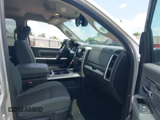 2015 Ram 1500 Outdoorsman z VIN 1C6RR6LT1FS729280, wystawiony jako IAAI lot #42445245 z przebiegiem 175 649 mil mil oraz . Historia ofert i sprzedaży dostępna na DreamBid. Obrazek 5.