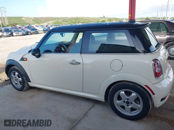 2011 MINI Hardtop with VIN WMWSU3C5XBT095591, listed as a IAAI auction lot 42366393 with 99,092 mi miles and . Bid and sale history available at DreamBid. Image 14.