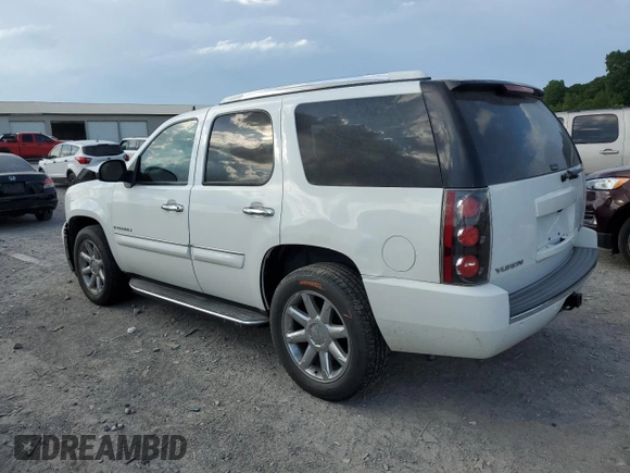 2007 GMC Yukon Denali z VIN 1GKFK63877J383310, wystawiony jako Copart lot #56122105 z przebiegiem 250 797 mil mil oraz Czysty tytuł • Clean title. Historia ofert i sprzedaży dostępna na DreamBid. Obrazek 2.