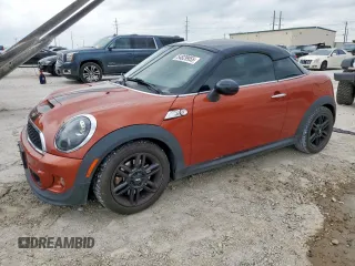 2012 MINI Coupe S z VIN WMWSX3C5XCT465897, wystawiony jako Copart lot #54829955 z przebiegiem 119 230 mil mil oraz Szkody całkowita. Historia ofert i sprzedaży dostępna na DreamBid. Obrazek 1.