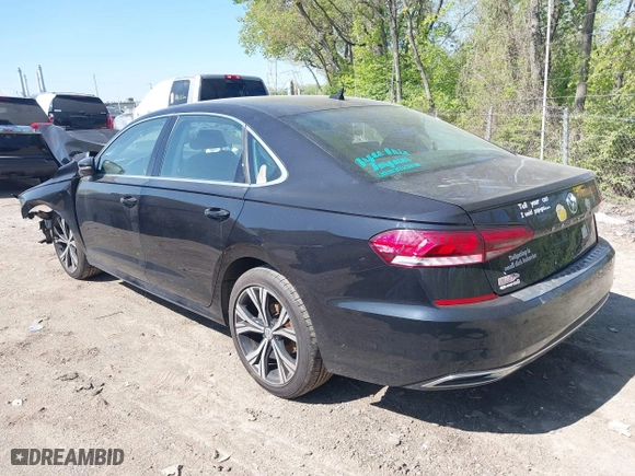 2021 Volkswagen Passat 2.0T SE with VIN 1VWSA7A32MC015219, listed as a IAAI auction lot 39240566 with 68,095 mi miles. Bid and sale history available at carsss.com. Image 3.