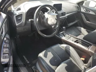 2018 Mazda 3 Touring z VIN 3MZBN1V31JM168860, wystawiony jako Copart lot #61908745 z przebiegiem Nie podano mil oraz Szkoda całkowita • Salvage title. Historia ofert i sprzedaży dostępna na DreamBid. Obrazek 8.