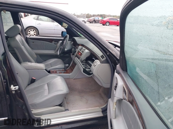 1996 Mercedes-Benz E-Class with VIN WDBJF55F0TJ007170, listed as a IAAI auction lot 41147514 with 122,044 mi miles. Bid and sale history available at carsss.com. Image 5.