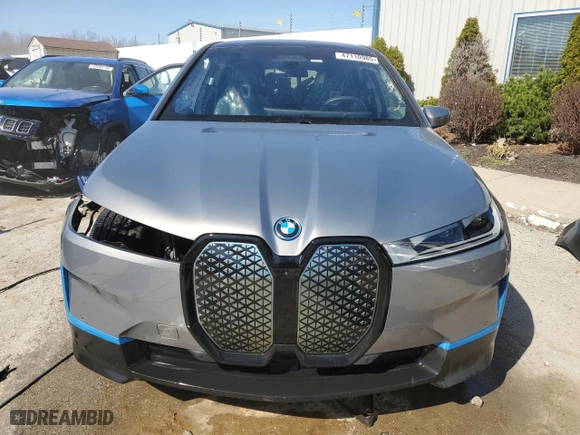2023 BMW iX xDrive50 with VIN WB523CF09PCM73862, listed as a Copart auction lot 47110985 with 17,521 mi miles and Salvage Title. Bid and sale history available at carsss.com. Image 5.