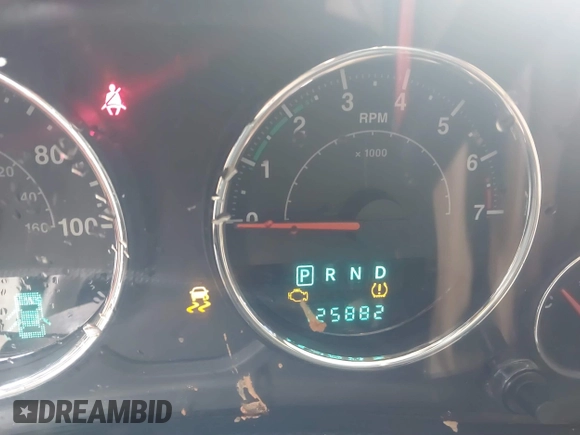 2014 Jeep Wrangler Unlimited Sahara z VIN 1C4BJWEG6EL245986, wystawiony jako IAAI lot #41498492 z przebiegiem 125 882 mil mil oraz . Historia ofert i sprzedaży dostępna na DreamBid. Obrazek 7.