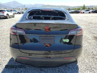 2022 Tesla Model Y Performance z VIN 7SAYGDEF0NF540933, wystawiony jako Copart lot #56087145 z przebiegiem 59 717 mil mil oraz Szkoda całkowita • Salvage title. Historia ofert i sprzedaży dostępna na DreamBid. Obrazek 6.