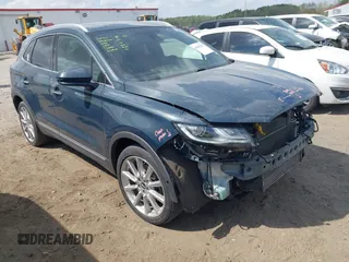 2019 Lincoln MKC Reserve z VIN 5LMCJ3C94KUL22859, wystawiony jako IAAI lot #41963707 z przebiegiem 123 299 mil mil oraz . Historia ofert i sprzedaży dostępna na DreamBid. Obrazek 1.