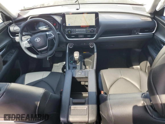 2024 Toyota Highlander XLE z VIN 5TDAAAB53RS061224, wystawiony jako Copart lot #52572945 z przebiegiem 15 604 mil mil oraz Szkoda całkowita • Salvage title. Historia ofert i sprzedaży dostępna na DreamBid. Obrazek 8.
