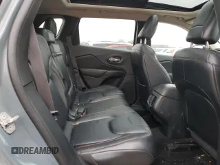 2014 Jeep Cherokee Trailhawk z VIN 1C4PJMBS8EW239981, wystawiony jako Copart lot #80226054 z przebiegiem 161 750 mil mil oraz Czysty tytuł • Clean title. Historia ofert i sprzedaży dostępna na DreamBid. Obrazek 11.