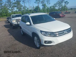 2014 Volkswagen Tiguan SE z VIN WVGAV3AX0EW598528, wystawiony jako IAAI lot #42453851 z przebiegiem 141 869 mil mil oraz . Historia ofert i sprzedaży dostępna na DreamBid. Obrazek 1.