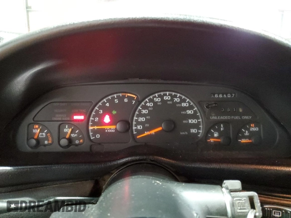 1994 Chevrolet Camaro z VIN 2G1FP22S0R2105030, wystawiony jako Copart lot #45131955 z przebiegiem 166 107 mil mil oraz Czysty tytuł • Clean title. Historia ofert i sprzedaży dostępna na DreamBid. Obrazek 9.