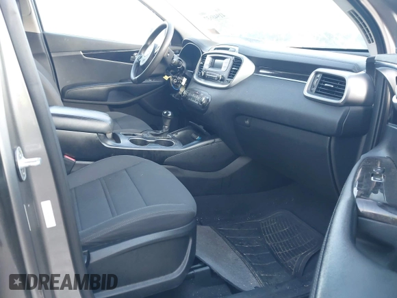 2017 Kia Sorento LX z VIN 5XYPG4A36HG259429, wystawiony jako IAAI lot #41948637 z przebiegiem 150 151 mil mil oraz . Historia ofert i sprzedaży dostępna na DreamBid. Obrazek 5.