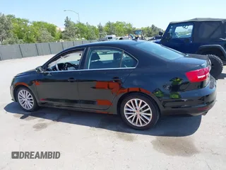 2015 Volkswagen Jetta SE с VIN 3VWD17AJ5FM214385, выставлен на аукционе IAAI как лот 42337460 с пробегом 99 625 миль миль и . История ставок и продаж доступна на DreamBid. Изображение 14.