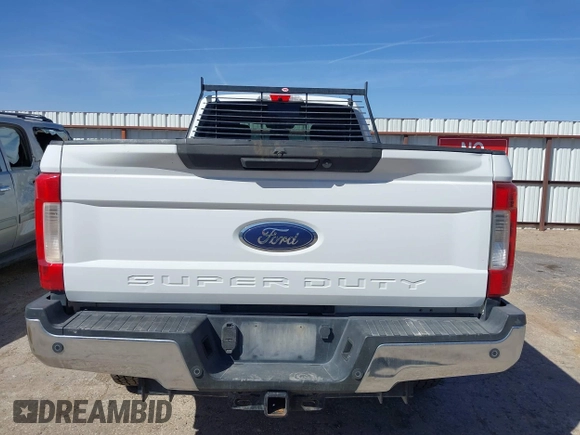 2018 Ford F-250 XL z VIN 1FT7X2BT7JEB31878, wystawiony jako IAAI lot #41852187 z przebiegiem 230 879 mil mil oraz . Historia ofert i sprzedaży dostępna na DreamBid. Obrazek 16.