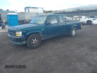 1994 Dodge Dakota with VIN 1B7GL23X7RW147890, listed as a IAAI auction lot 41323742 with 189,764 mi miles and . Bid and sale history available at carsss.com. Image 2.