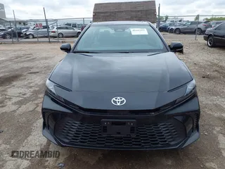 2025 Toyota Camry LE z VIN 4T1DAACK0SU057646, wystawiony jako IAAI lot #42147253 z przebiegiem 6 675 mil mil oraz . Historia ofert i sprzedaży dostępna na DreamBid. Obrazek 13.