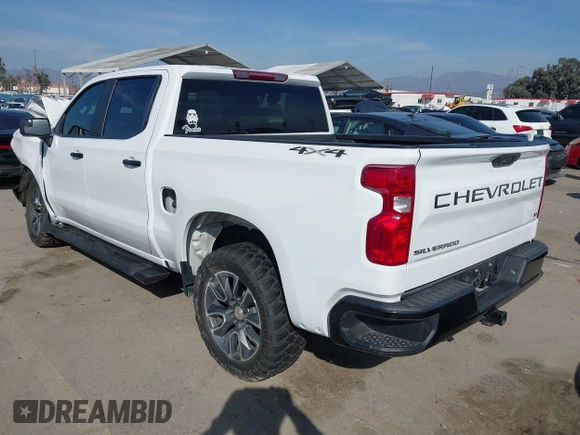 2023 Chevrolet Silverado 1500 LT with VIN 2GCUDDED0P1115091, listed as a IAAI auction lot 41615543 with 30,830 mi miles. Bid and sale history available at carsss.com. Image 3.