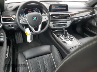 2021 BMW 7 Series z VIN WBA7W4C07MCF50137, wystawiony jako Copart lot #56453774 z przebiegiem 21 314 mil mil oraz . Historia ofert i sprzedaży dostępna na DreamBid. Obrazek 8.