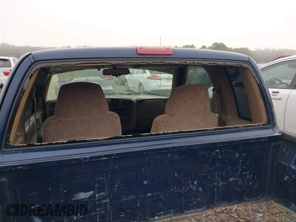 2000 GMC Sonoma SLS z VIN 1GTCS19W9Y8237166, wystawiony jako IAAI lot #41513561 z przebiegiem 177 448 mil mil oraz . Historia ofert i sprzedaży dostępna na DreamBid. Obrazek 6.