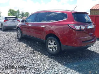 2015 Chevrolet Traverse LT z VIN 1GNKVHKD9FJ373749, wystawiony jako IAAI lot #42291335 z przebiegiem 136 558 mil mil oraz . Historia ofert i sprzedaży dostępna na DreamBid. Obrazek 3.