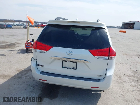 2011 Toyota Sienna XLE with VIN 5TDDK3DC6BS010355, listed as a IAAI auction lot 41998019 with 257,558 mi miles and . Bid and sale history available at DreamBid. Image 20.