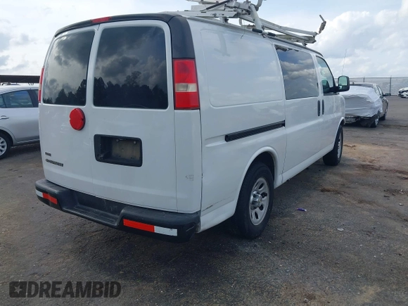 2014 Chevrolet Express Cargo z VIN 1GCSGAFX0E1155518, wystawiony jako IAAI lot #41915742 z przebiegiem 221 712 mil mil oraz . Historia ofert i sprzedaży dostępna na DreamBid. Obrazek 4.