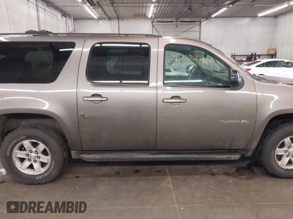 2013 GMC Yukon XL SLT with VIN 1GKS2KE71DR213758, listed as a IAAI auction lot 41713240 with 193,611 mi miles. Bid and sale history available at carsss.com. Image 14.