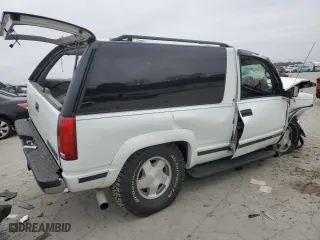 1999 Chevrolet Tahoe with VIN 3GNEK18R7XG230110, listed as a Copart auction lot 82932774 with 148,055 mi miles and Salvage Title. Bid and sale history available at carsss.com. Image 3.