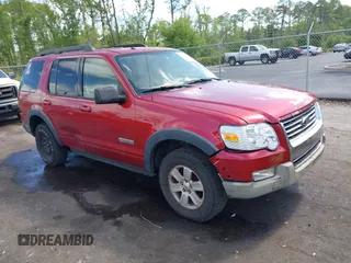 2007 Ford Explorer XLT z VIN 1FMEU73E87UB50169, wystawiony jako IAAI lot #42150075 z przebiegiem 239 014 mil mil oraz . Historia ofert i sprzedaży dostępna na DreamBid. Obrazek 1.